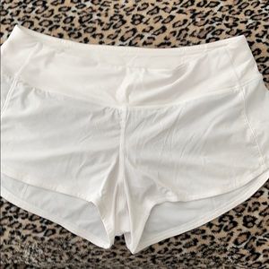 White Lululemon speed up shorts 2.5 inseam.